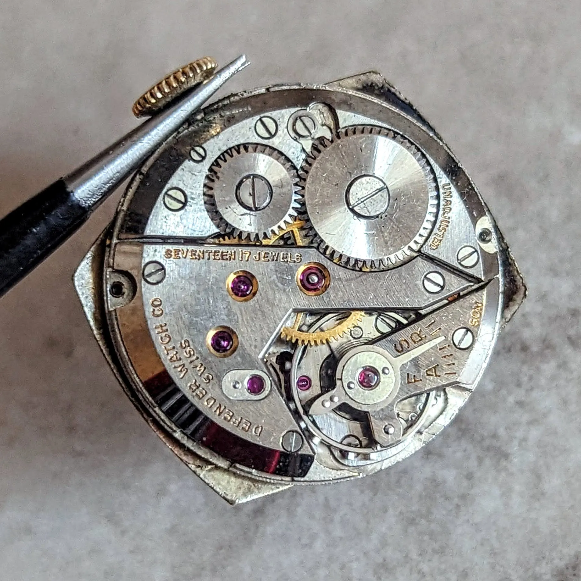 1940s DEFENDER Mechanical Wristwatch 17 Jewels Swiss Made Vintage Watch