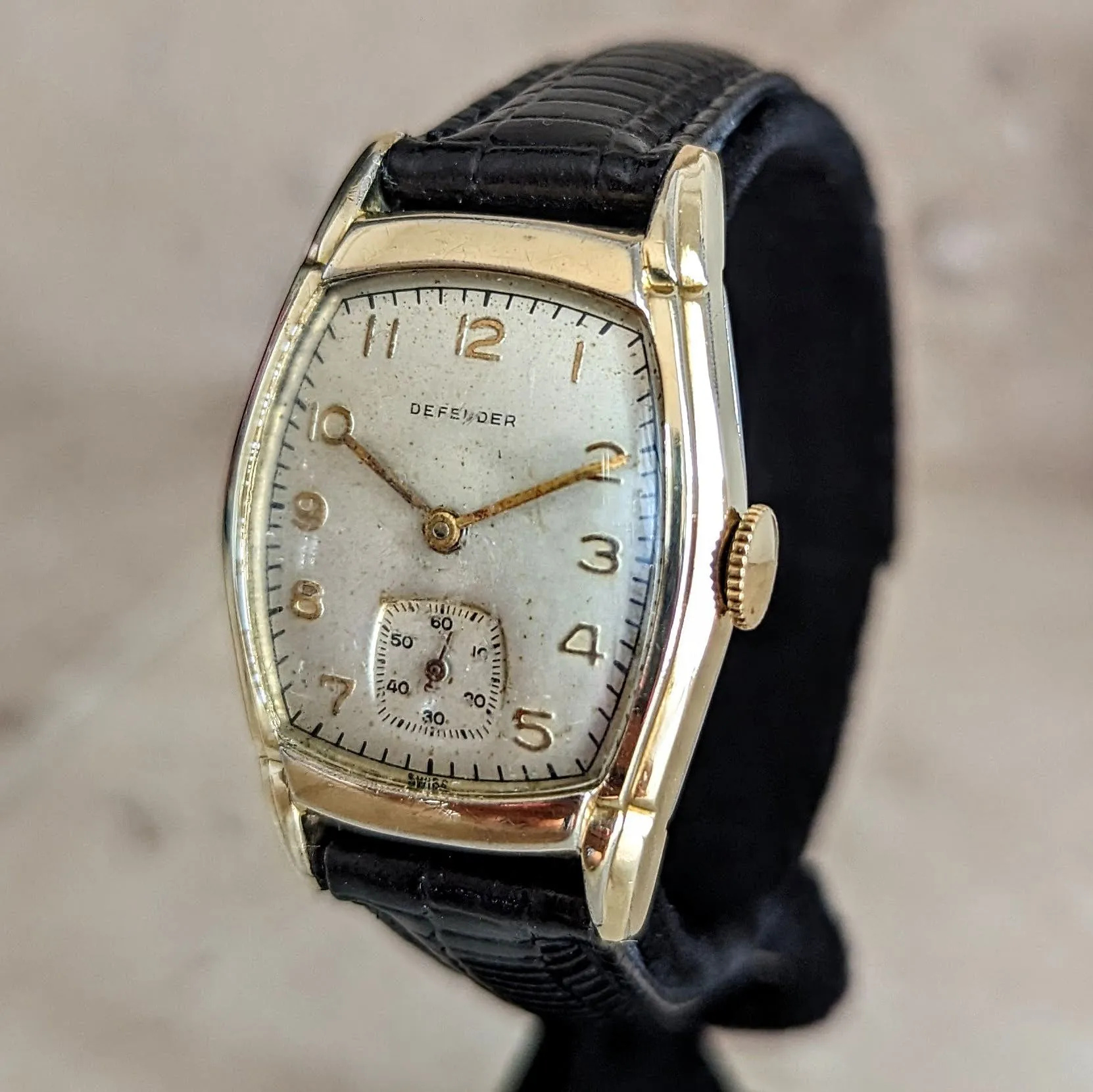 1940s DEFENDER Mechanical Wristwatch 17 Jewels Swiss Made Vintage Watch