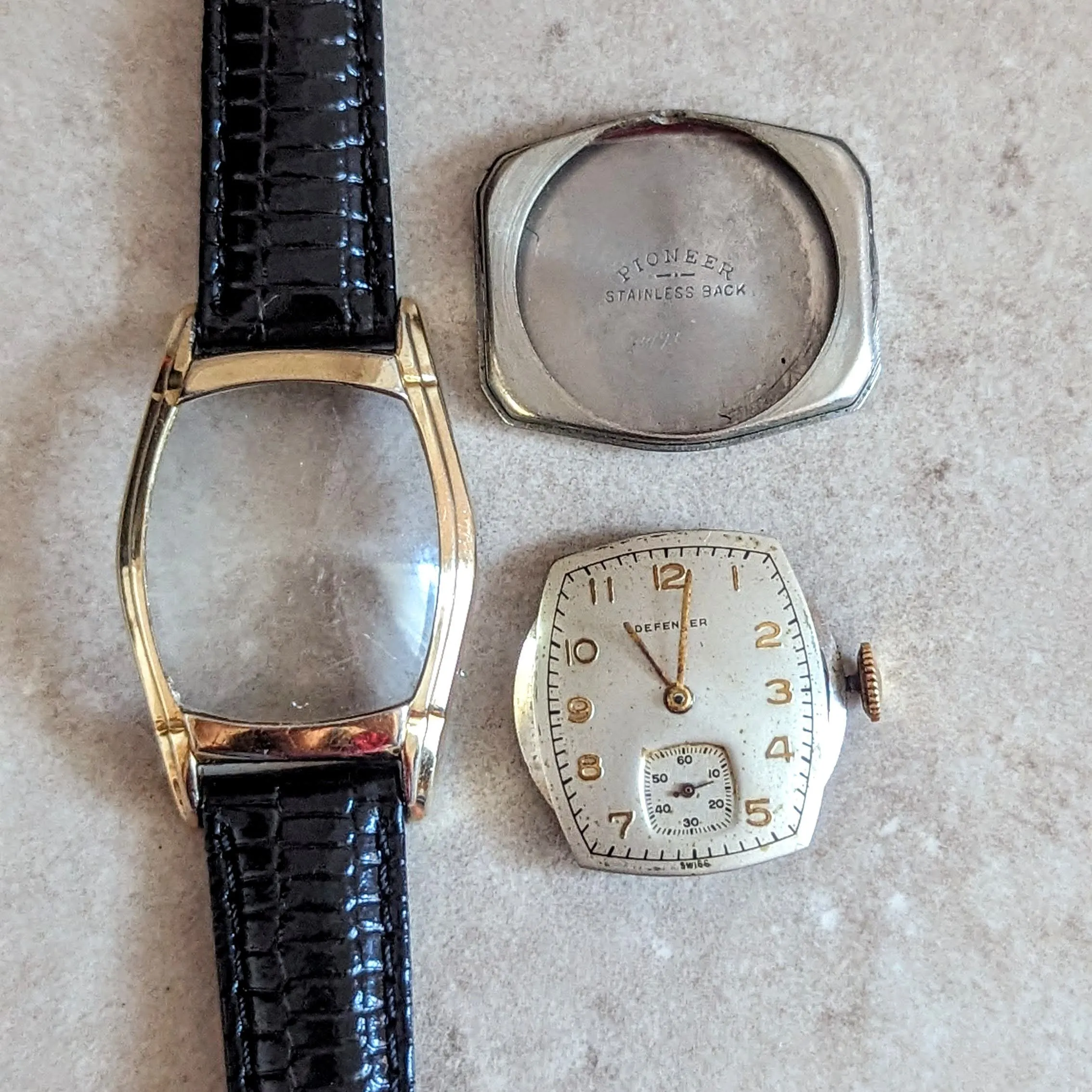 1940s DEFENDER Mechanical Wristwatch 17 Jewels Swiss Made Vintage Watch