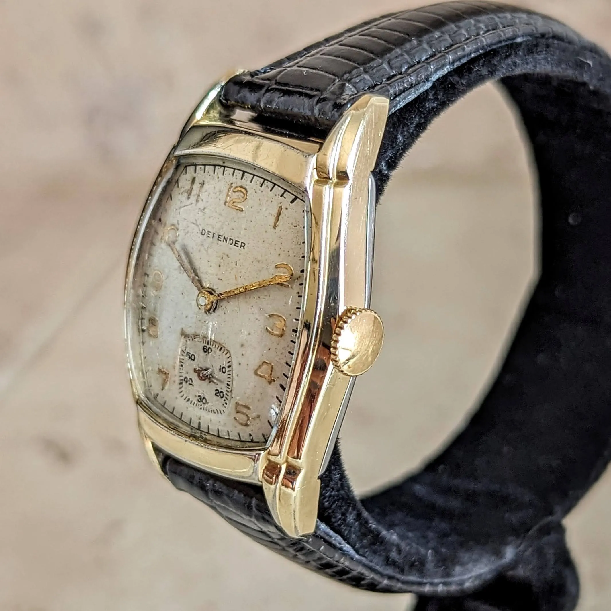 1940s DEFENDER Mechanical Wristwatch 17 Jewels Swiss Made Vintage Watch