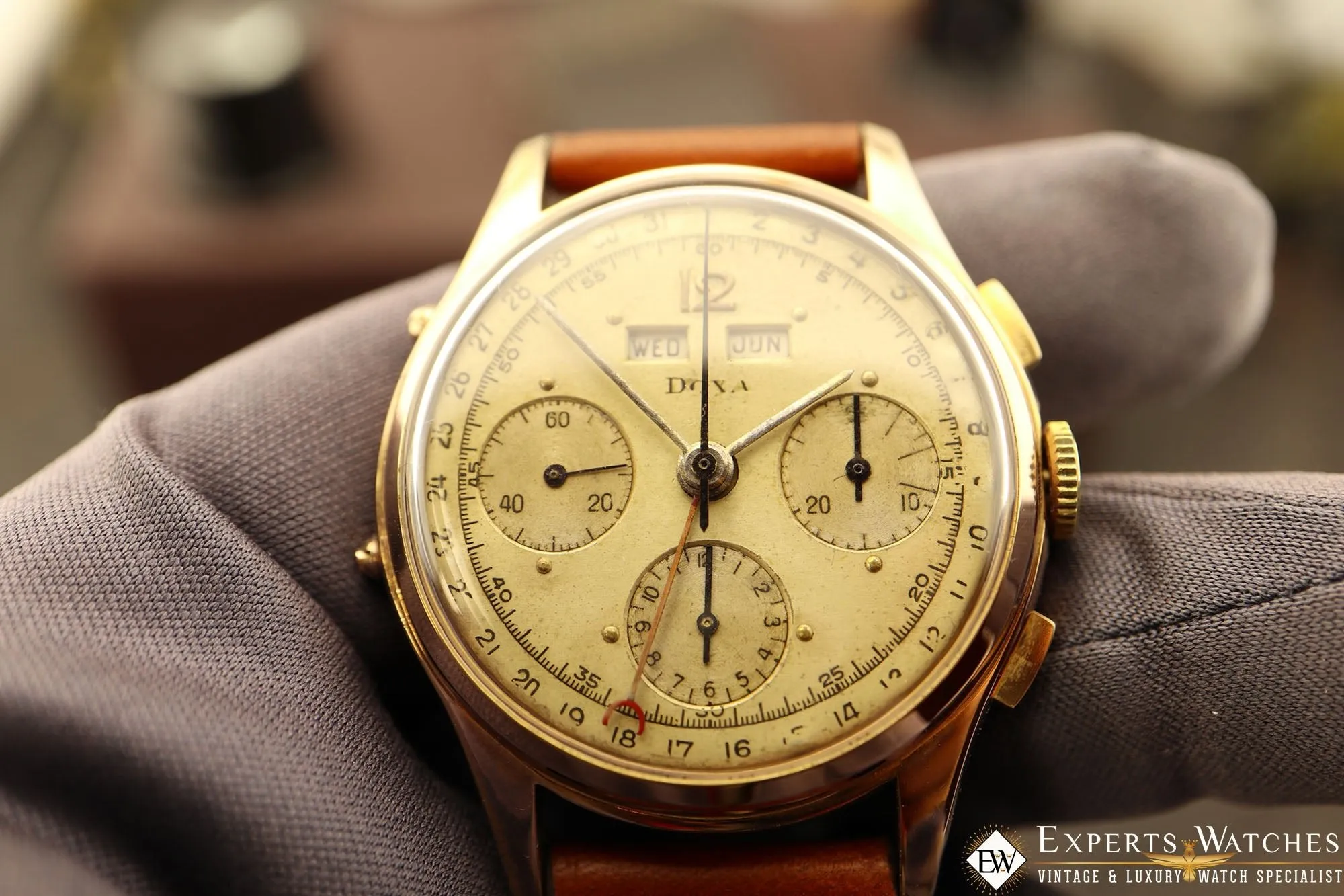 1950s Vintage DOXA VALJOUX 72C Triple Date Day Calendar Chronograph Gold Watch