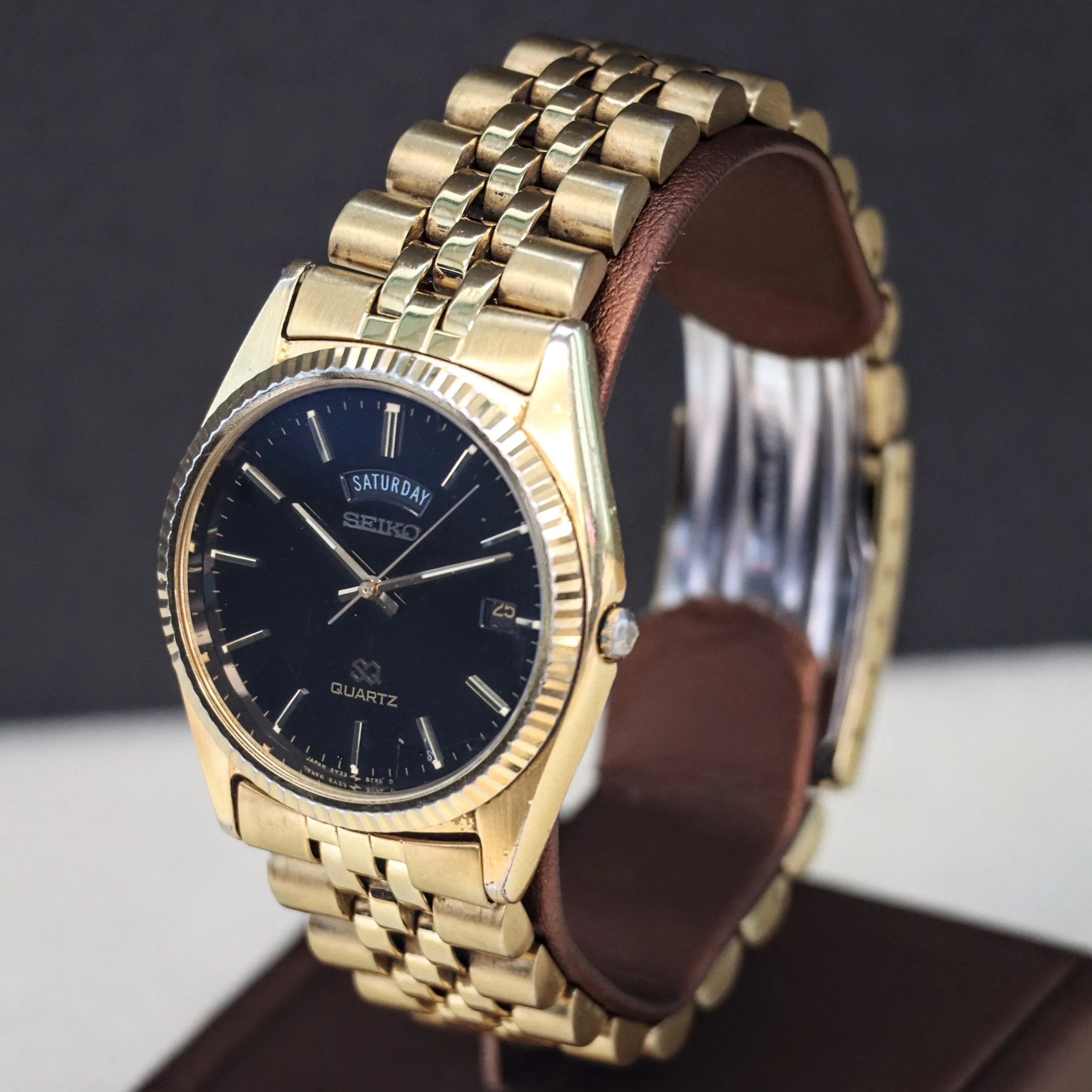 1990 SEIKO SQ Quartz Watch Day/Date 5Y23 Coin Edge Bezel and Original Bracelet