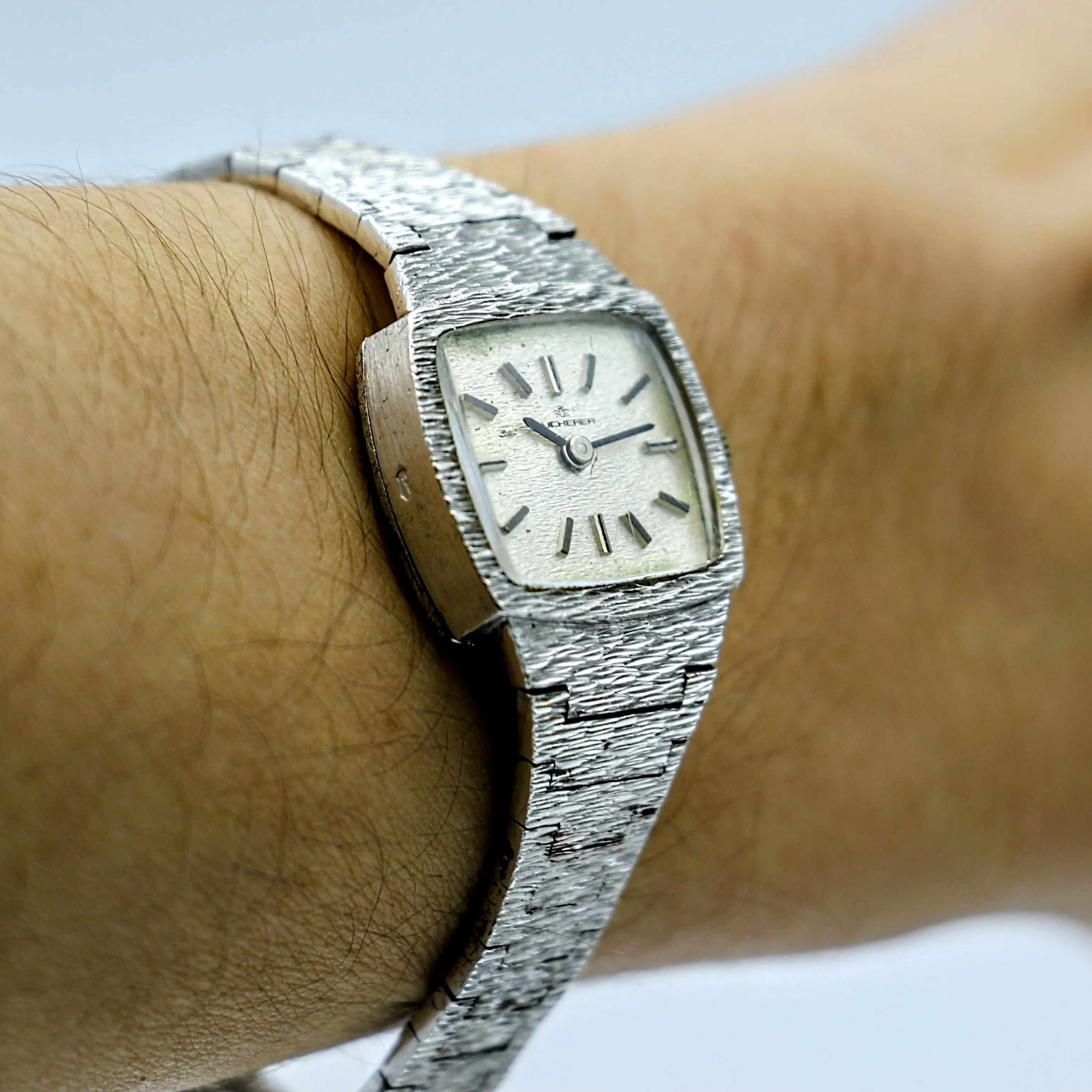 Beautiful BUCHERER Ladies Wristwatch 17 Jewels Cal.6630 Swiss Made Watch