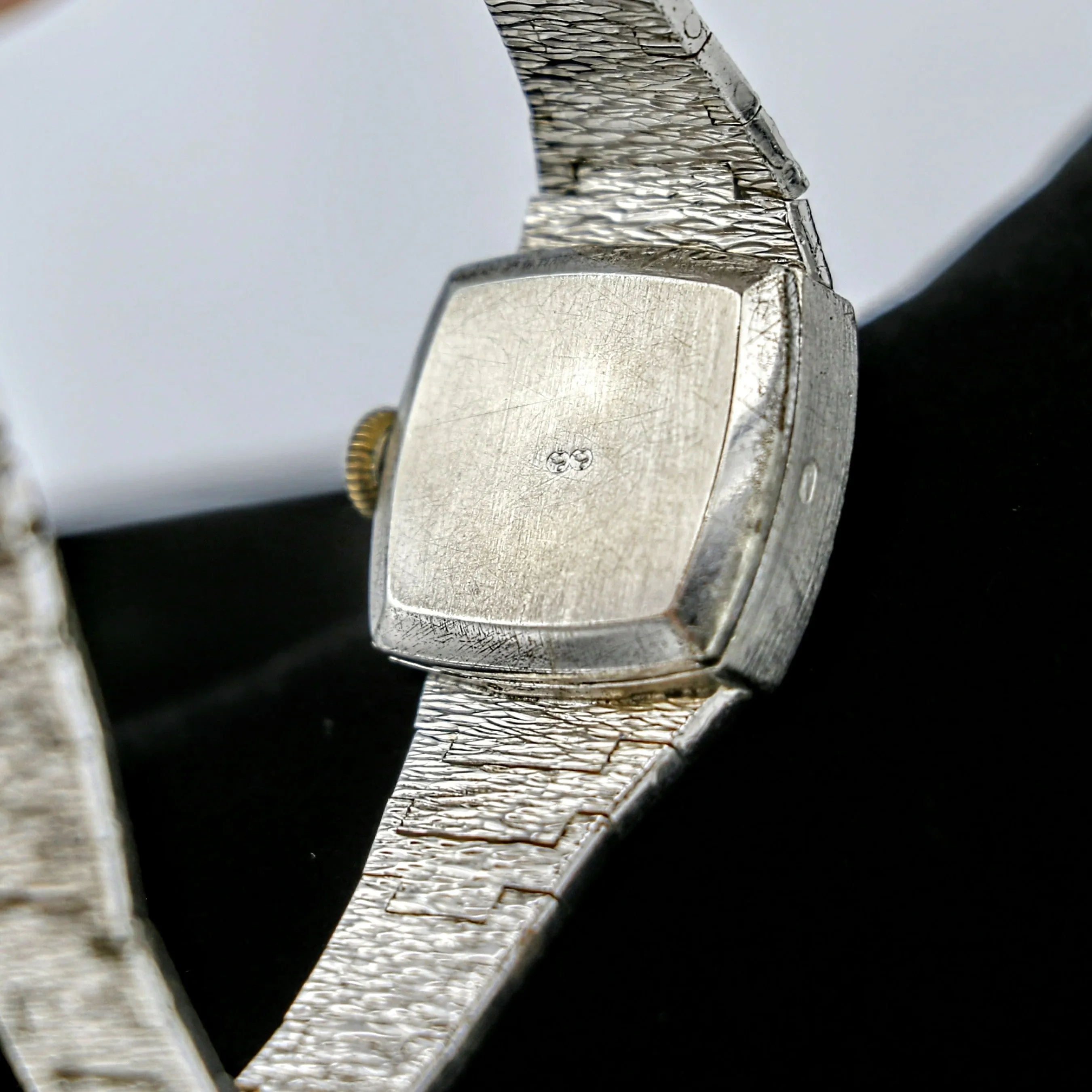 Beautiful BUCHERER Ladies Wristwatch 17 Jewels Cal.6630 Swiss Made Watch
