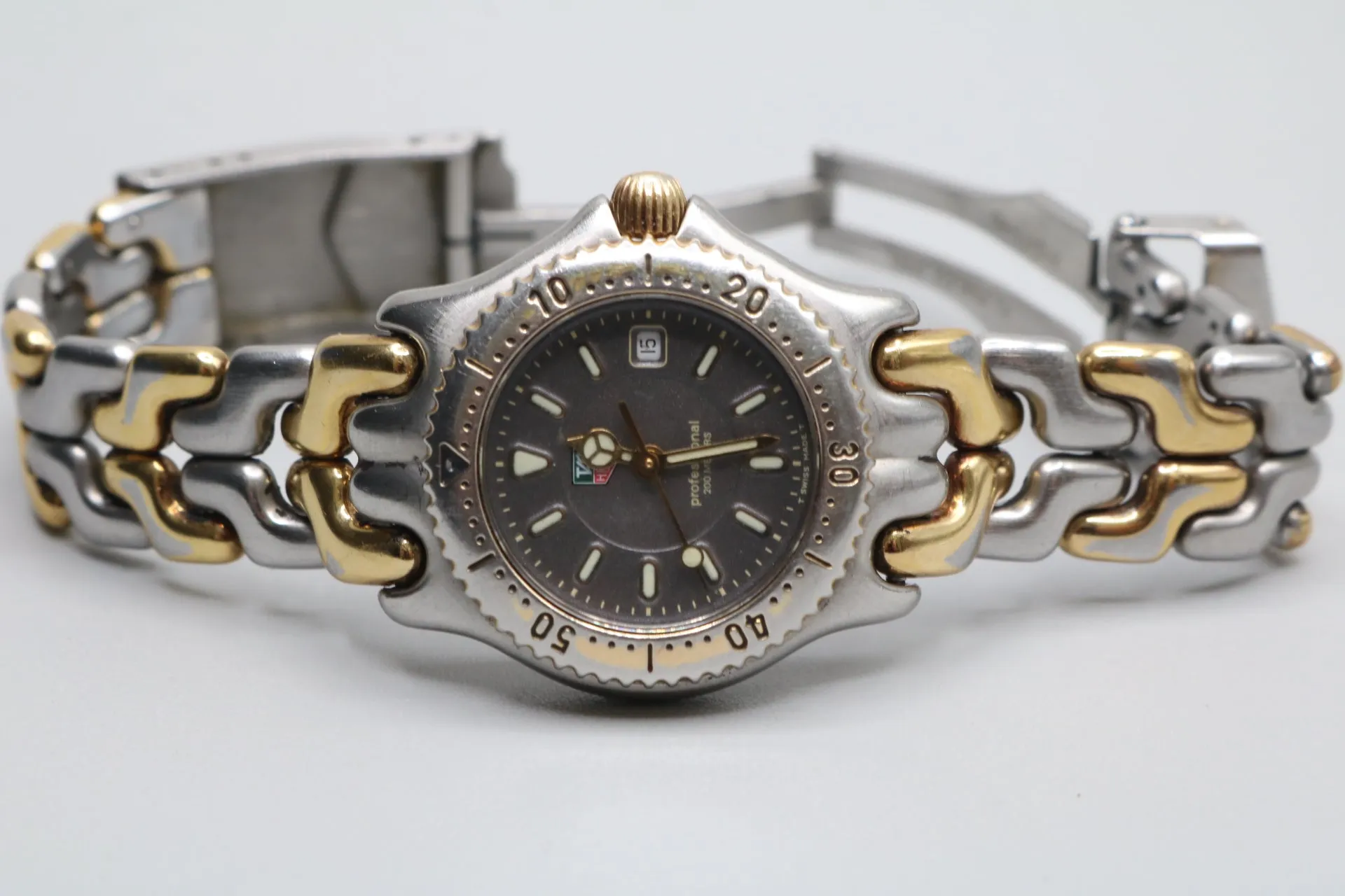 Ladies Tag Heuer Professional 200M WG1320-0 26mm Watch