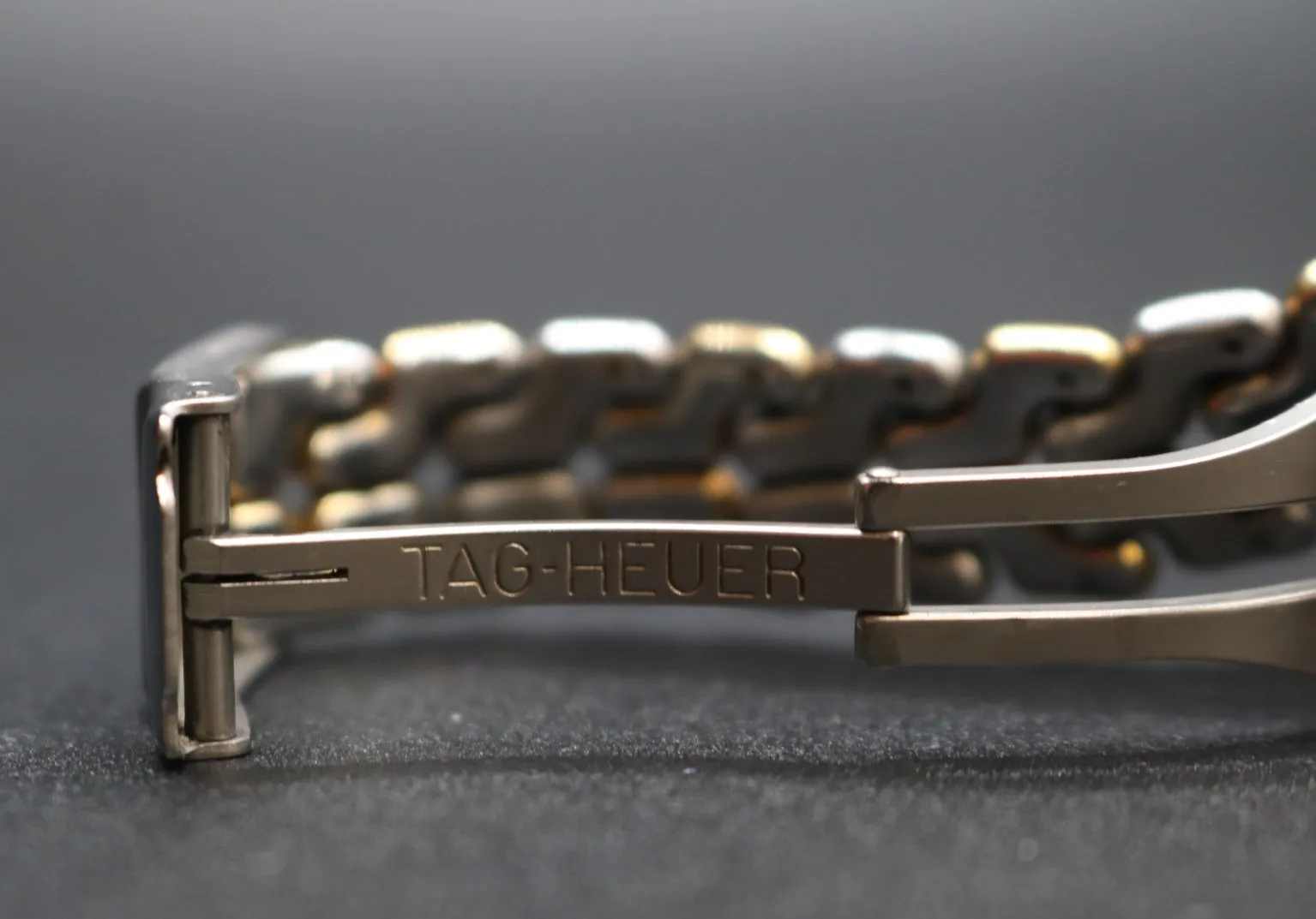 Ladies Tag Heuer Professional 200M WG1320-0 26mm Watch