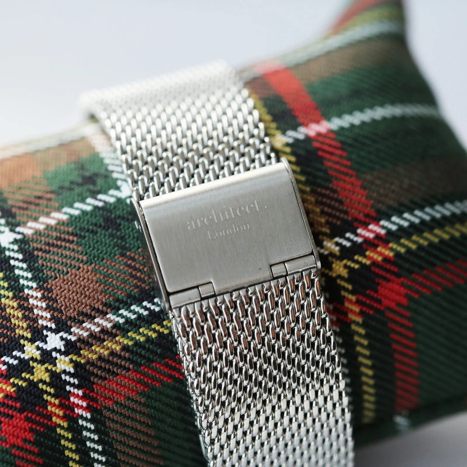 Men's Minimalist Engraved Watch In Steel Silver Mesh