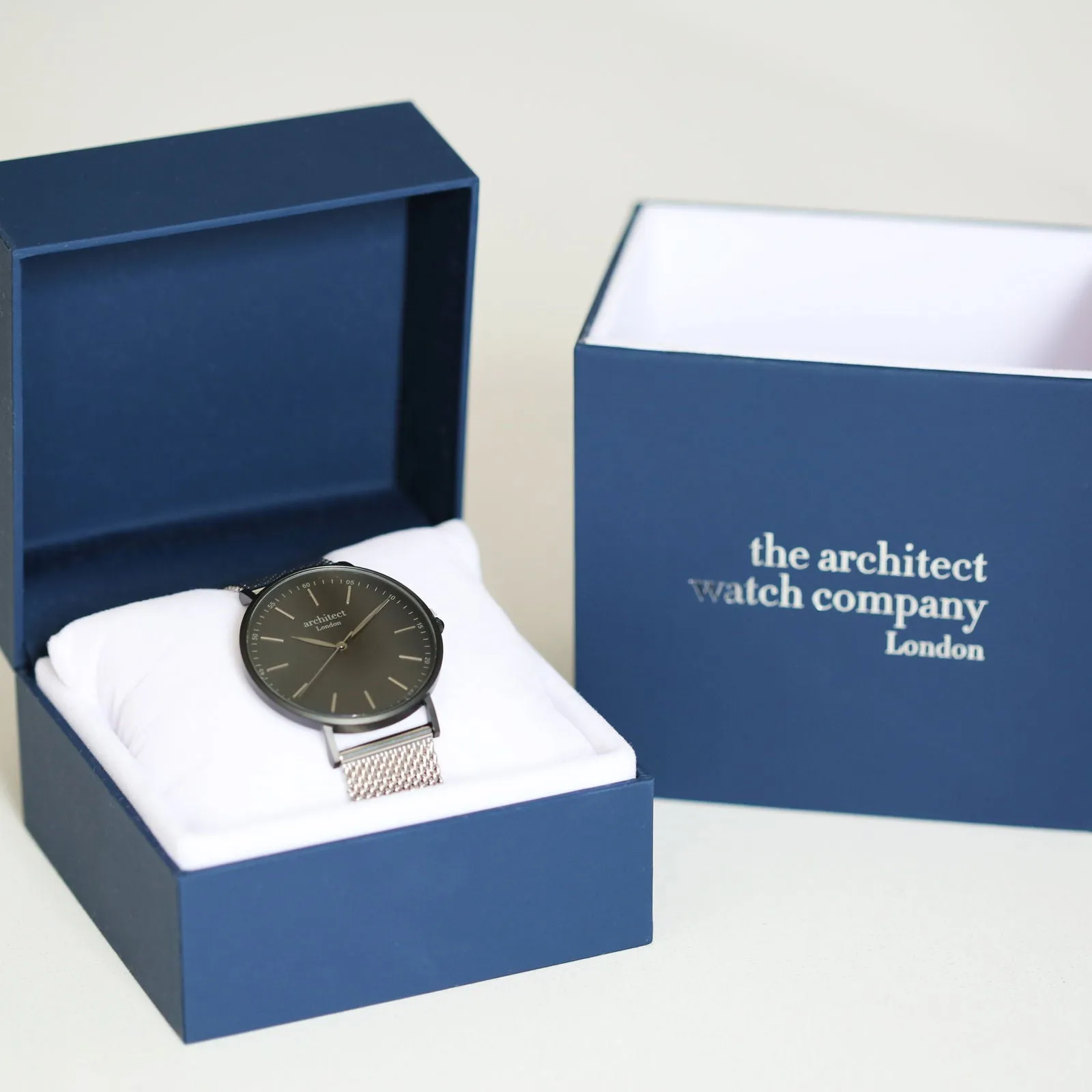 Men's Minimalist Engraved Watch In Steel Silver Mesh