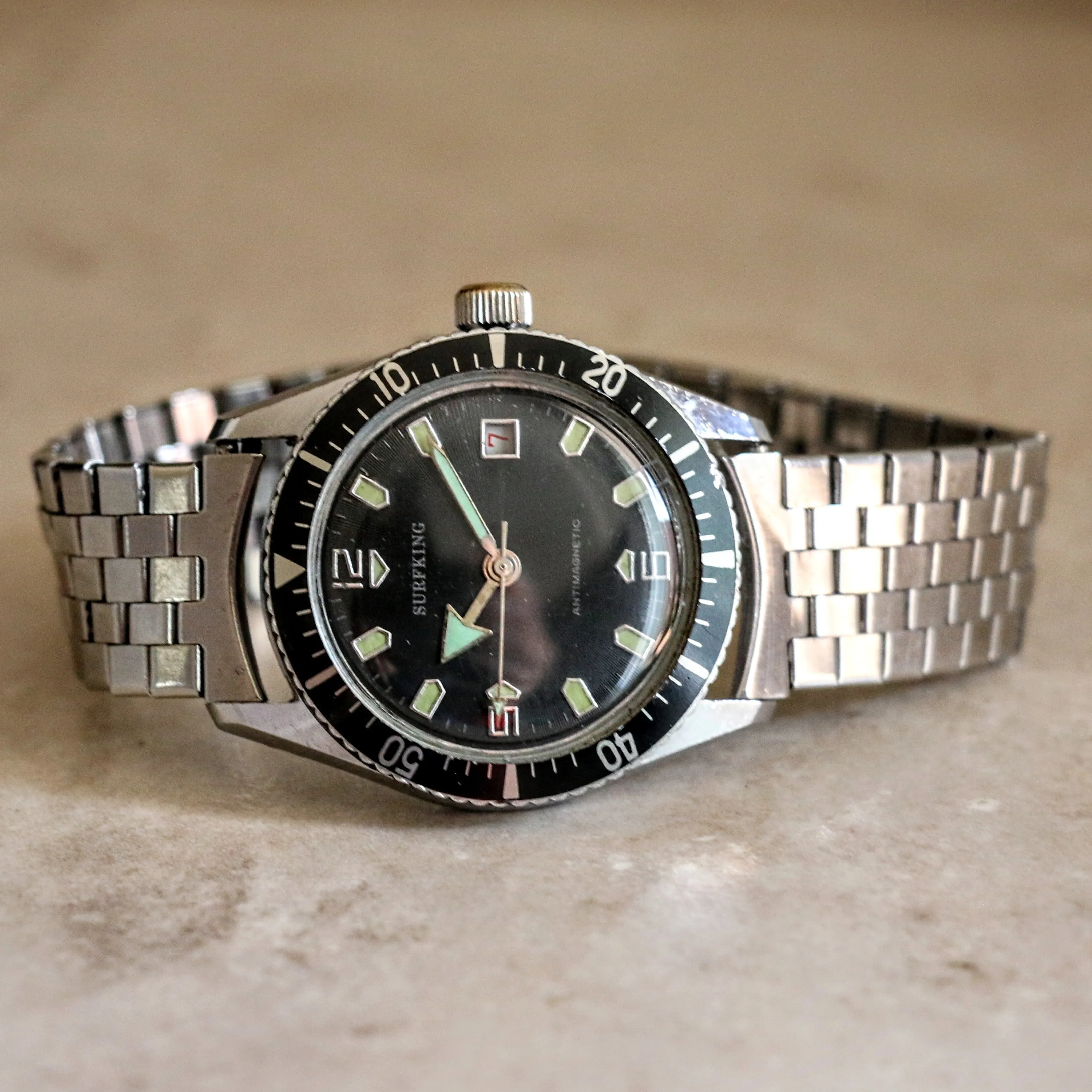 SURFKING Diver Wristwatch by WELSBRO Watch Co. Date Indicator Swiss Made Watch