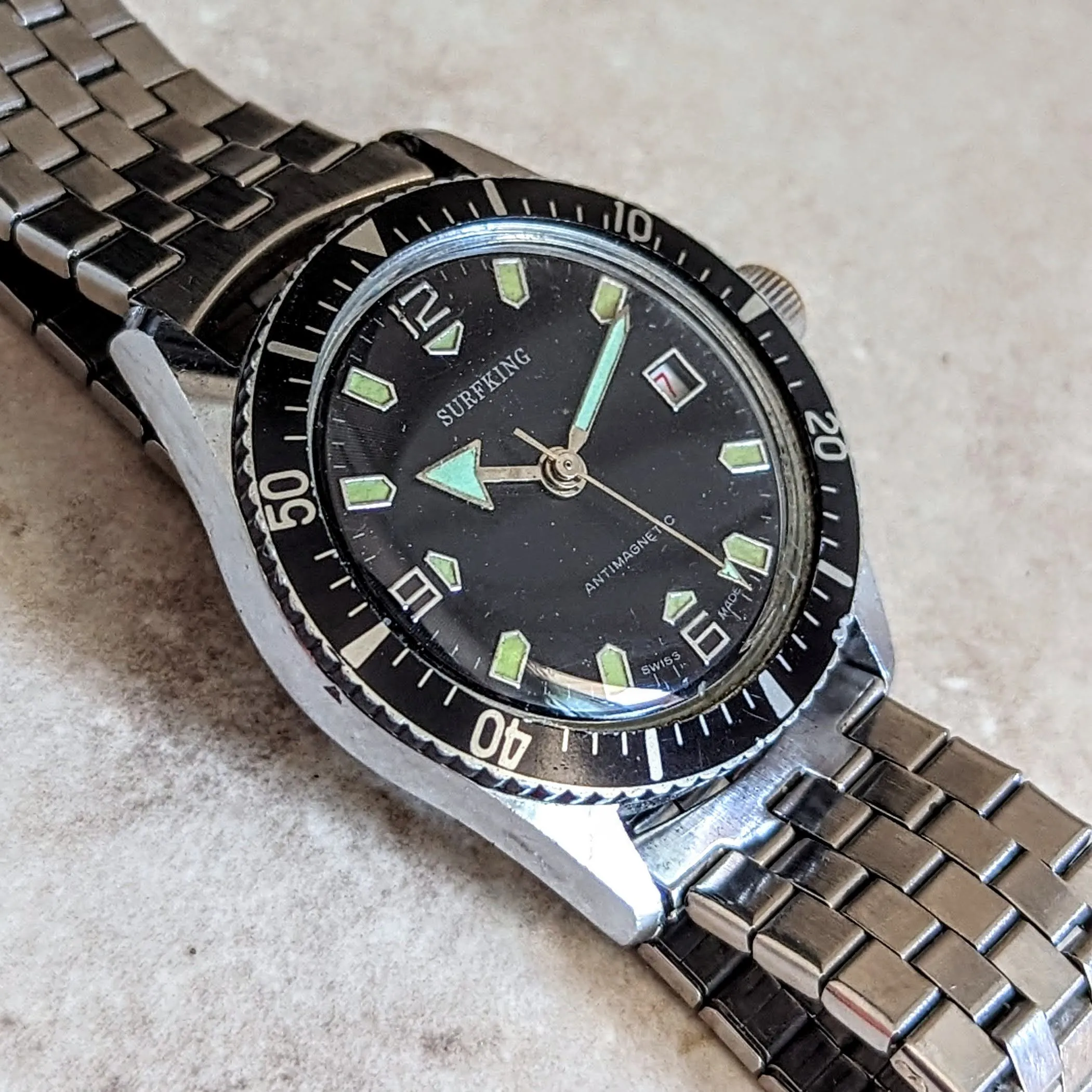 SURFKING Diver Wristwatch by WELSBRO Watch Co. Date Indicator Swiss Made Watch