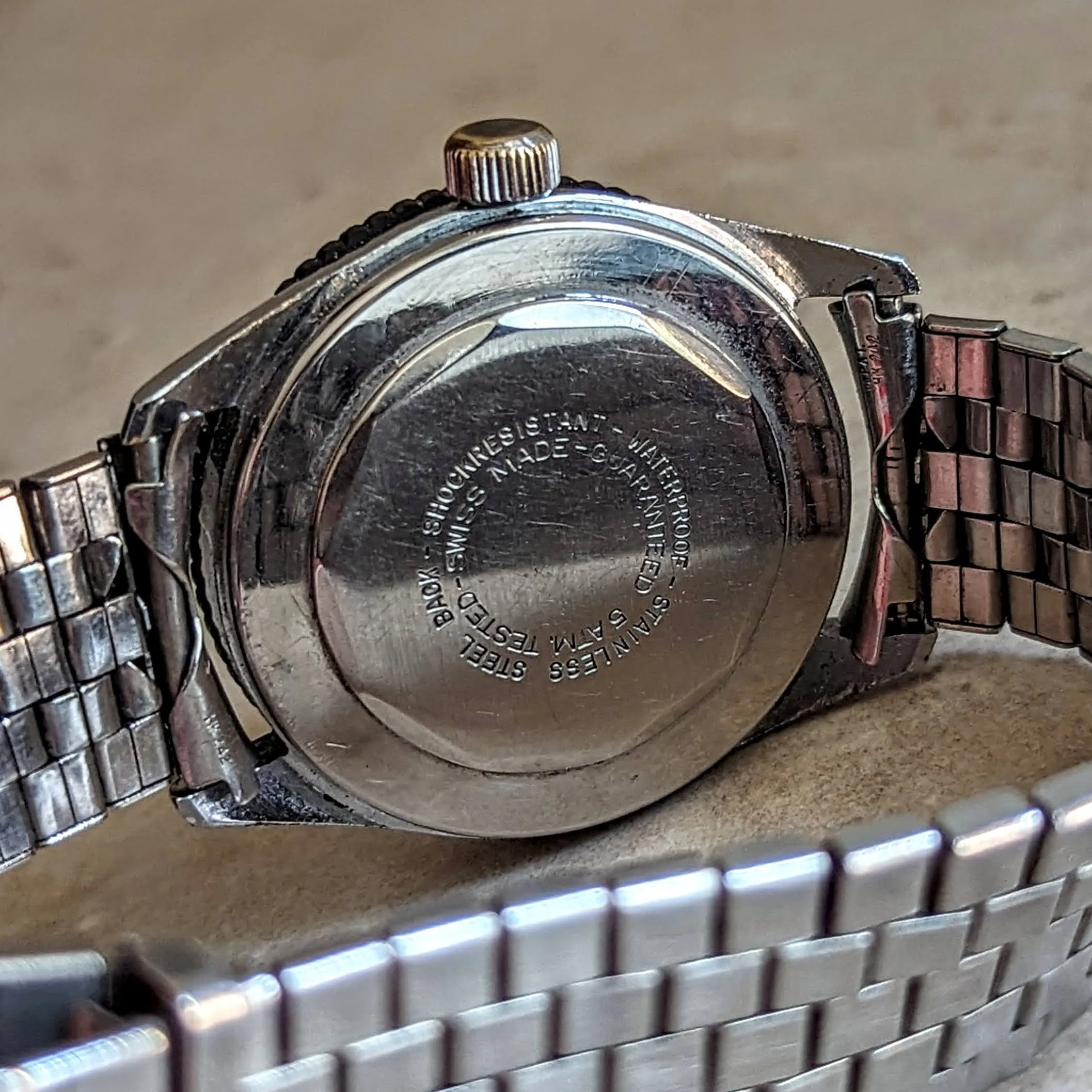 SURFKING Diver Wristwatch by WELSBRO Watch Co. Date Indicator Swiss Made Watch