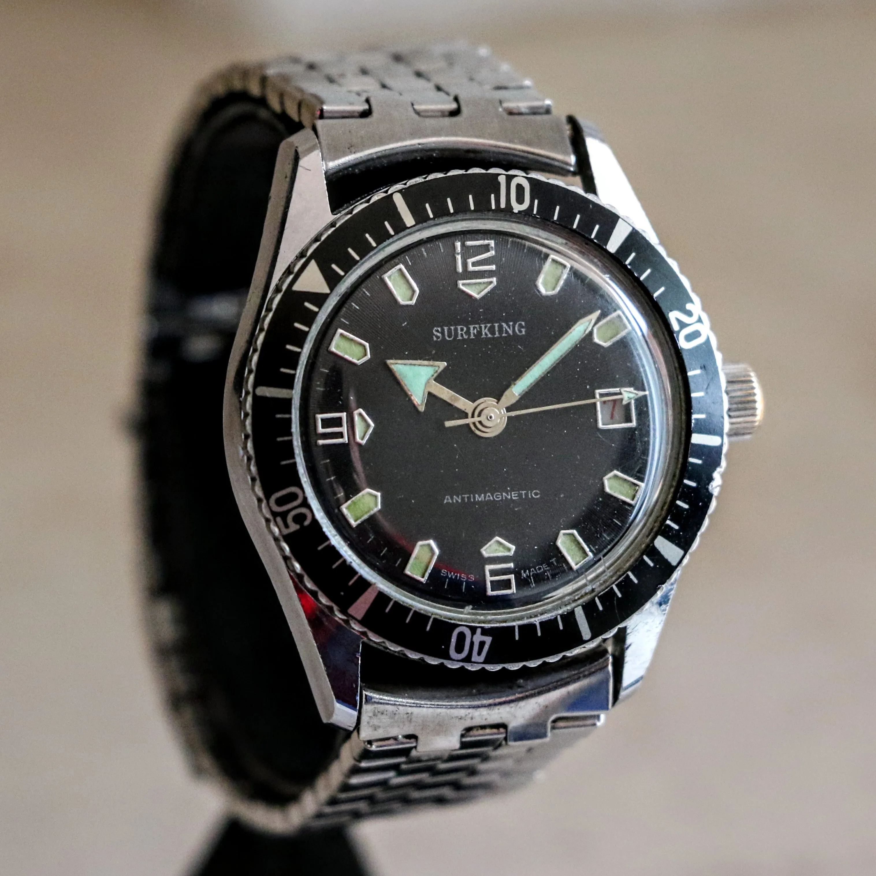 SURFKING Diver Wristwatch by WELSBRO Watch Co. Date Indicator Swiss Made Watch