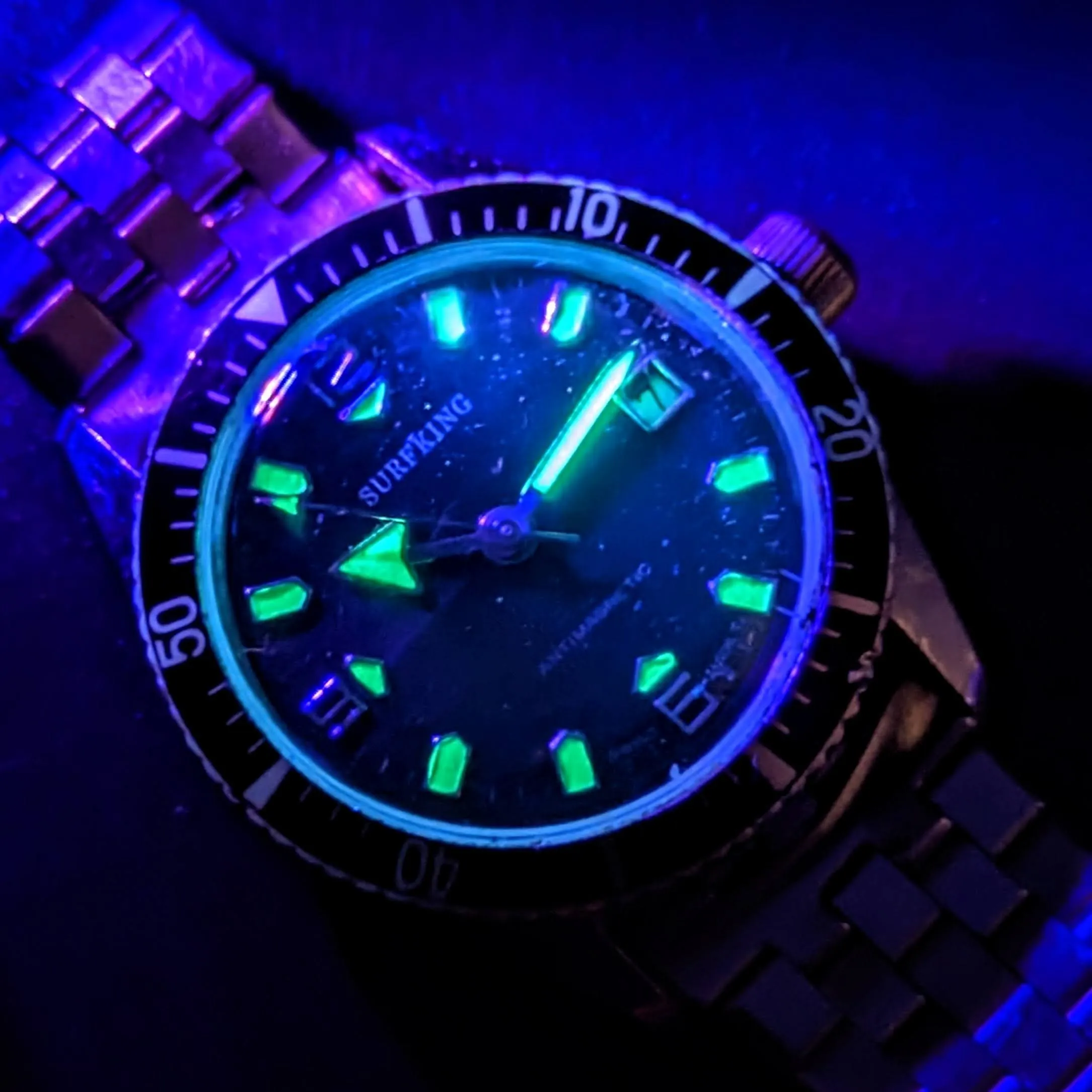 SURFKING Diver Wristwatch by WELSBRO Watch Co. Date Indicator Swiss Made Watch