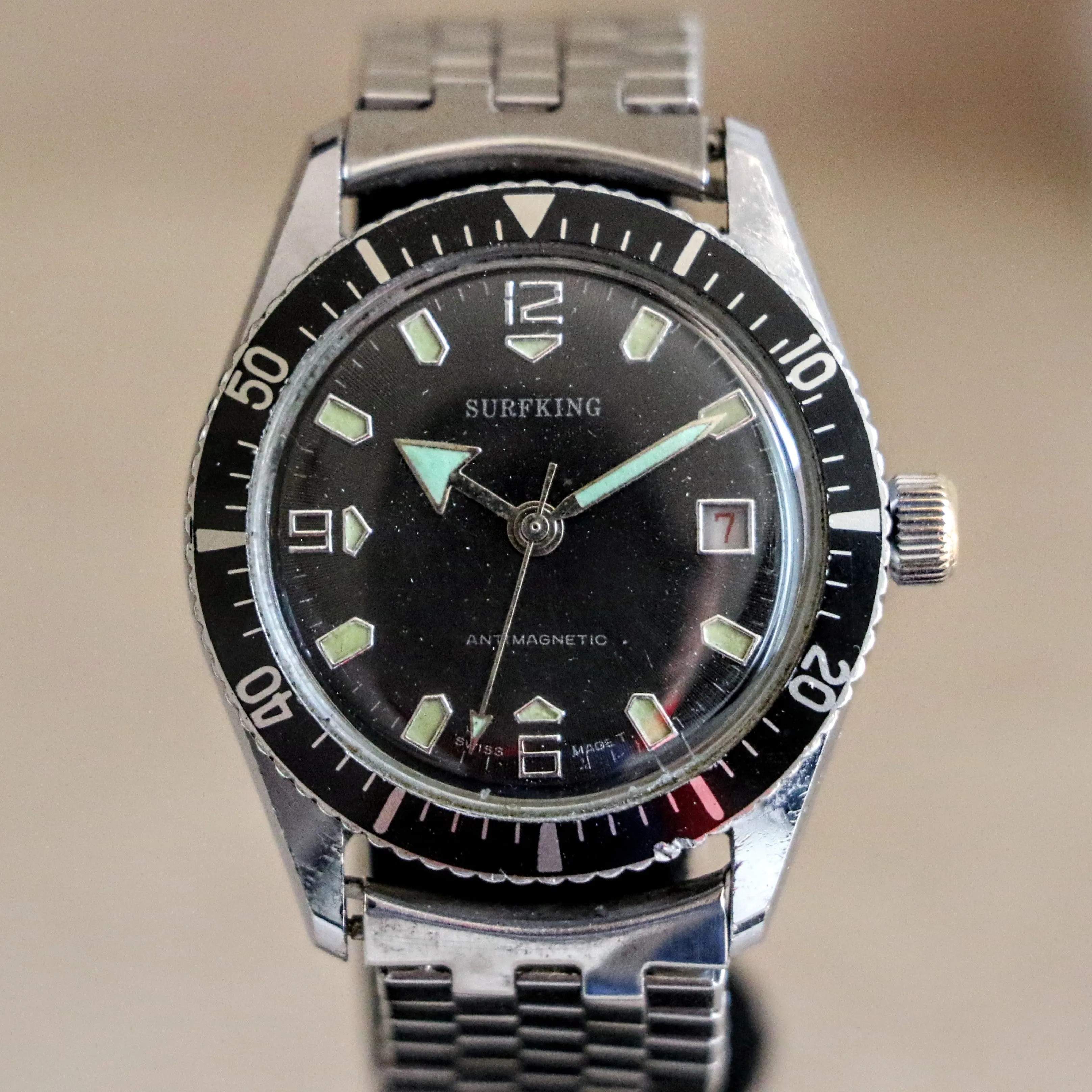 SURFKING Diver Wristwatch by WELSBRO Watch Co. Date Indicator Swiss Made Watch