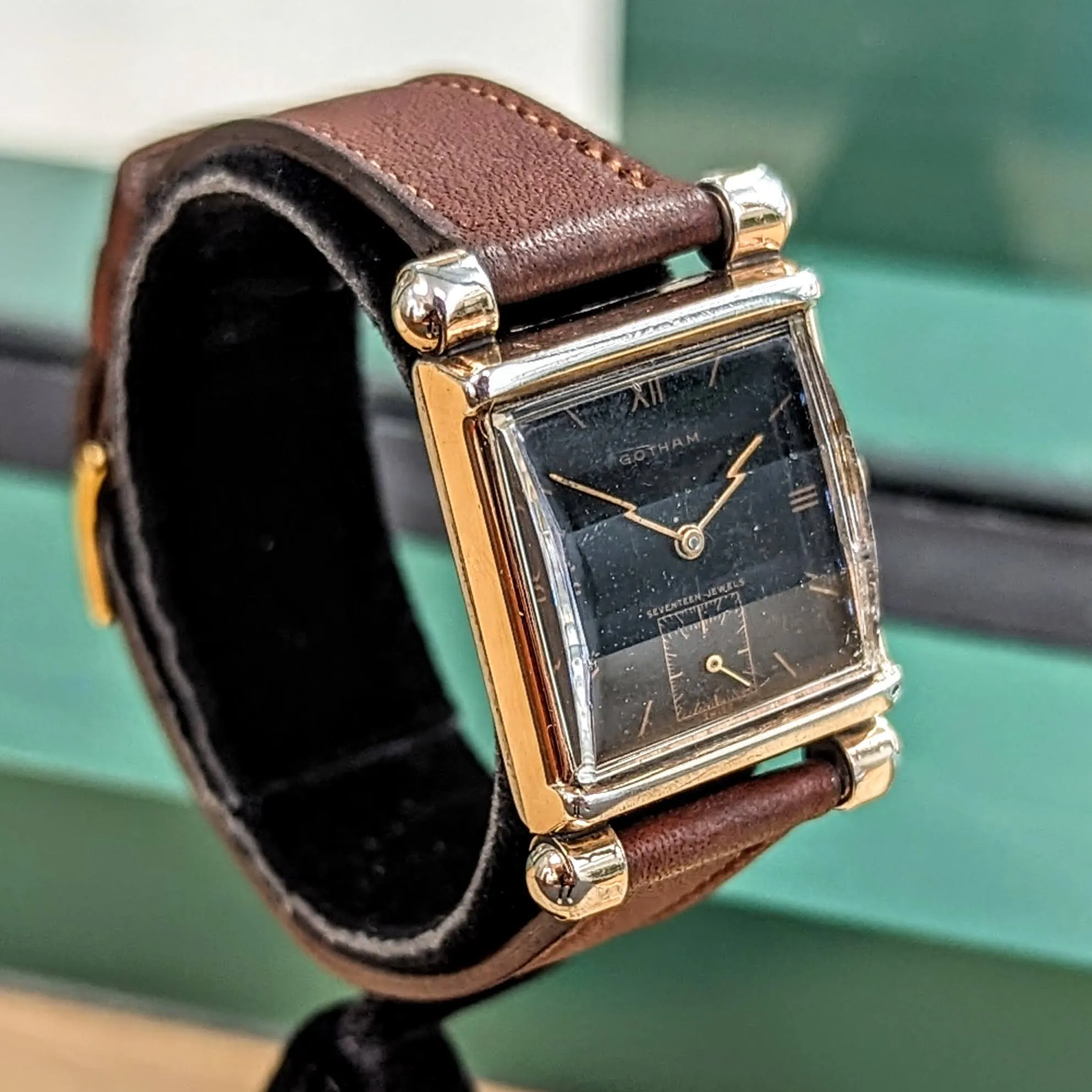 Vintage GOTHAM Wristwatch 17 Jewels Black Dial Fancy Lugs Swiss Made Watch
