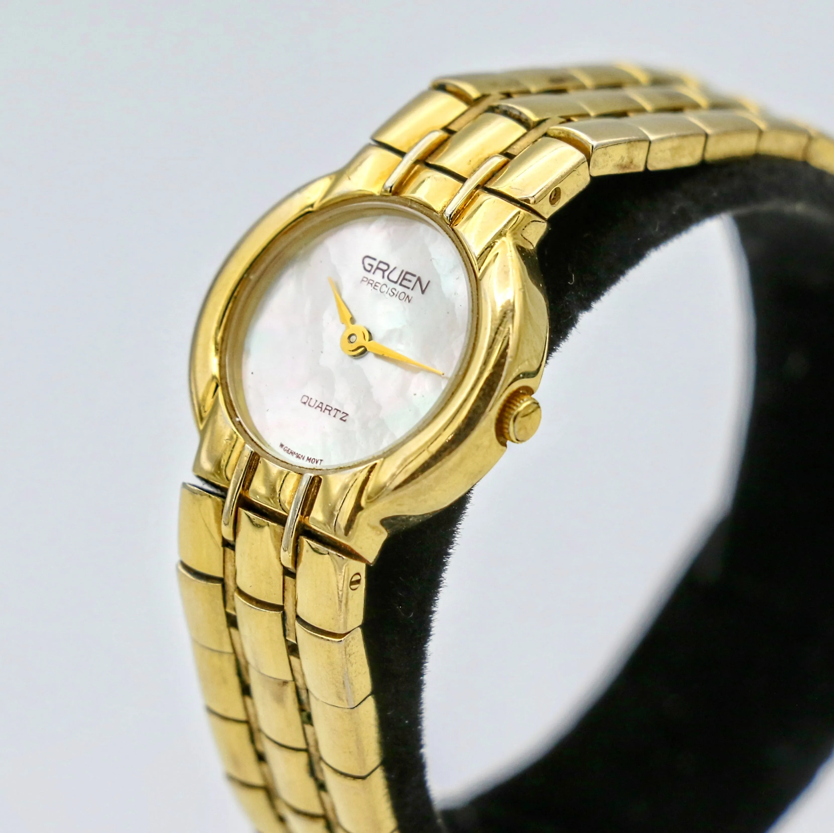 Vintage GRUEN Precision Ladies Watch Mother of Pearl Dial Quartz Wristwatch
