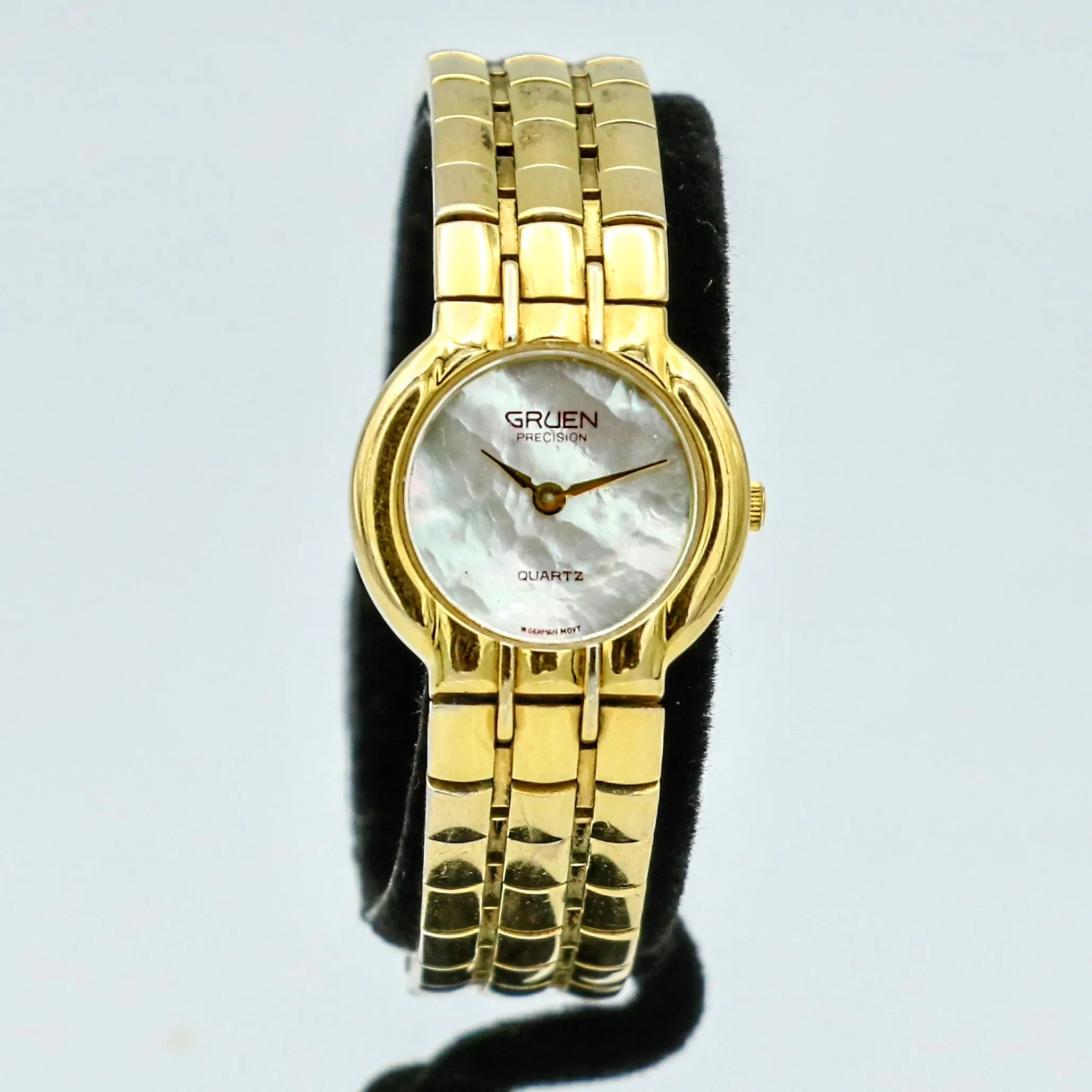 Vintage GRUEN Precision Ladies Watch Mother of Pearl Dial Quartz Wristwatch