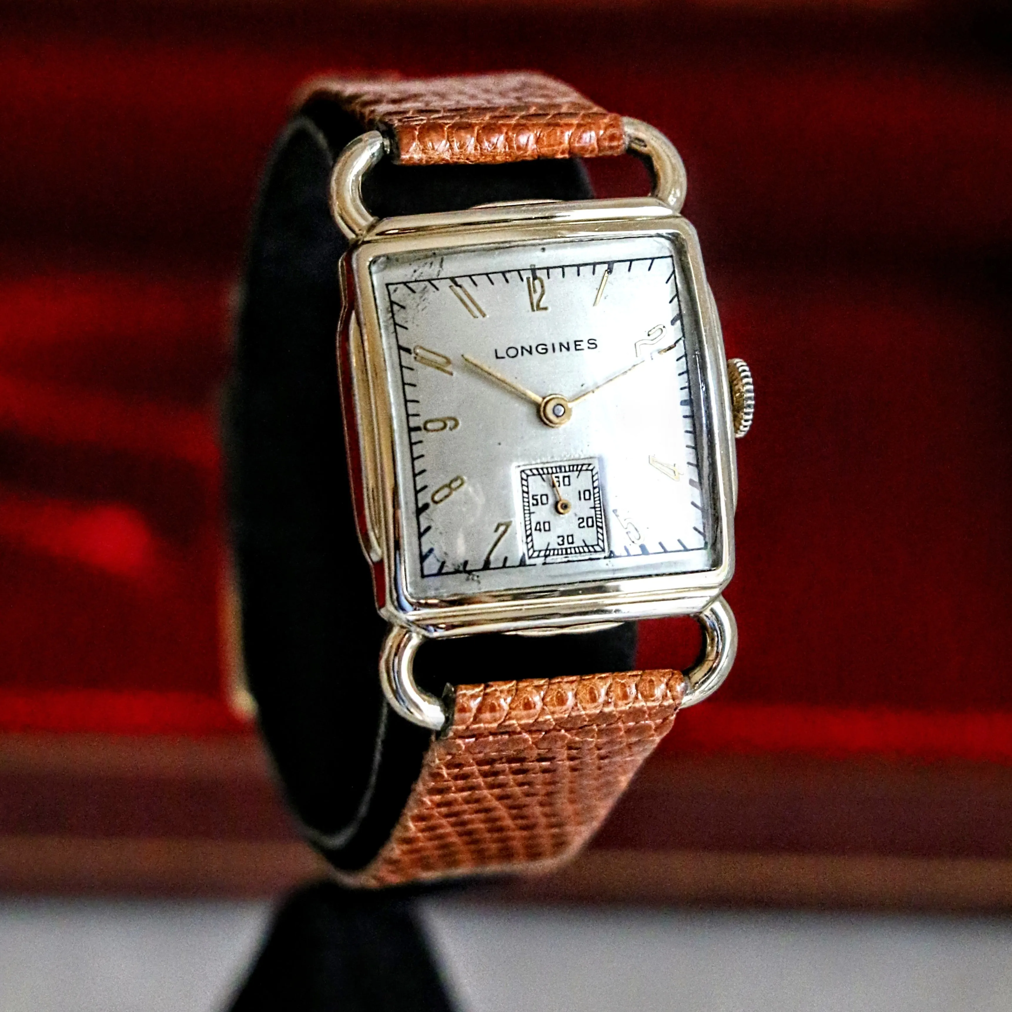 Vintage Longines Wristwatch Swiss Caliber 10.68Z 17 Jewels Fancy Lugs Watch
