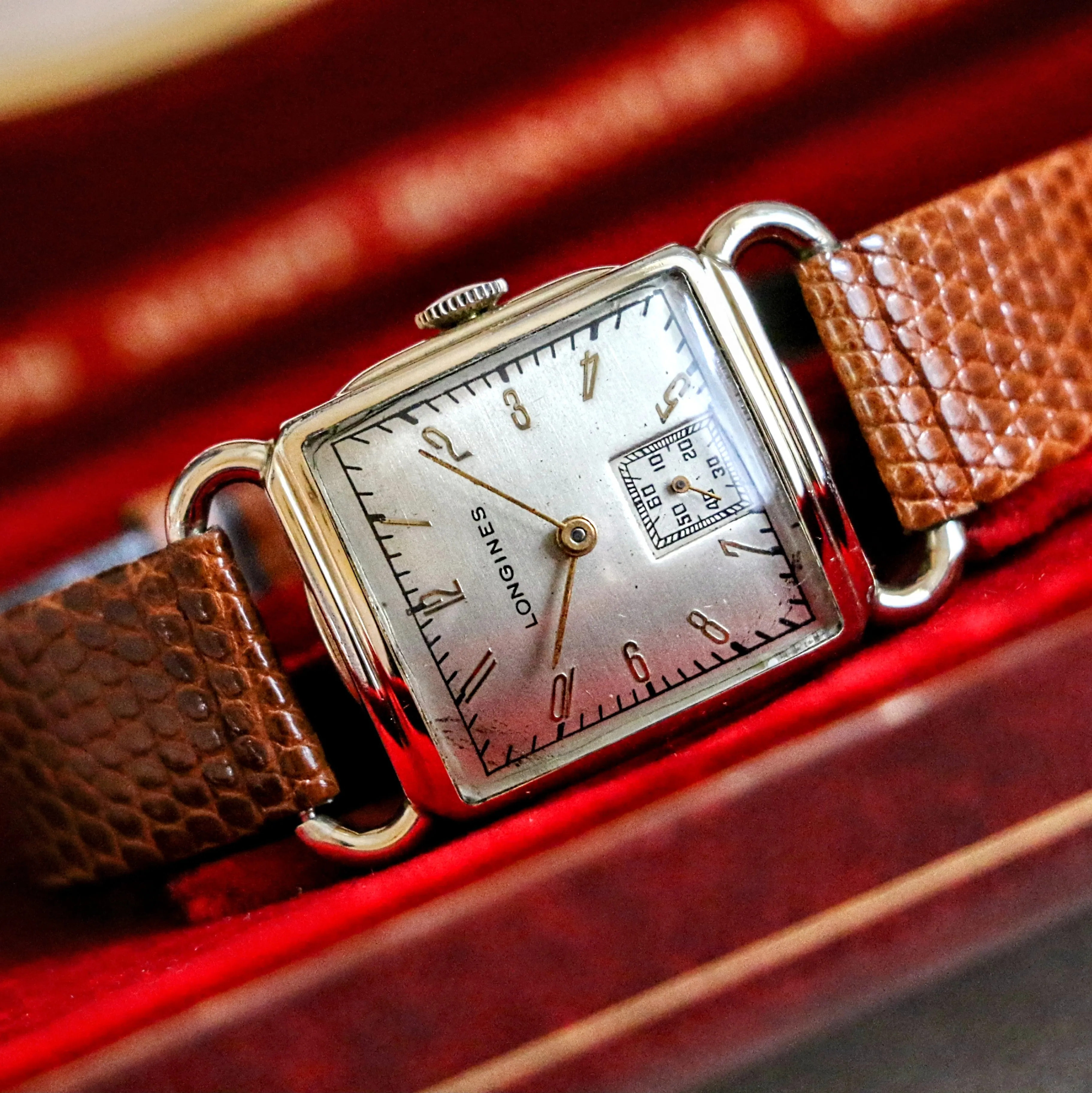 Vintage Longines Wristwatch Swiss Caliber 10.68Z 17 Jewels Fancy Lugs Watch