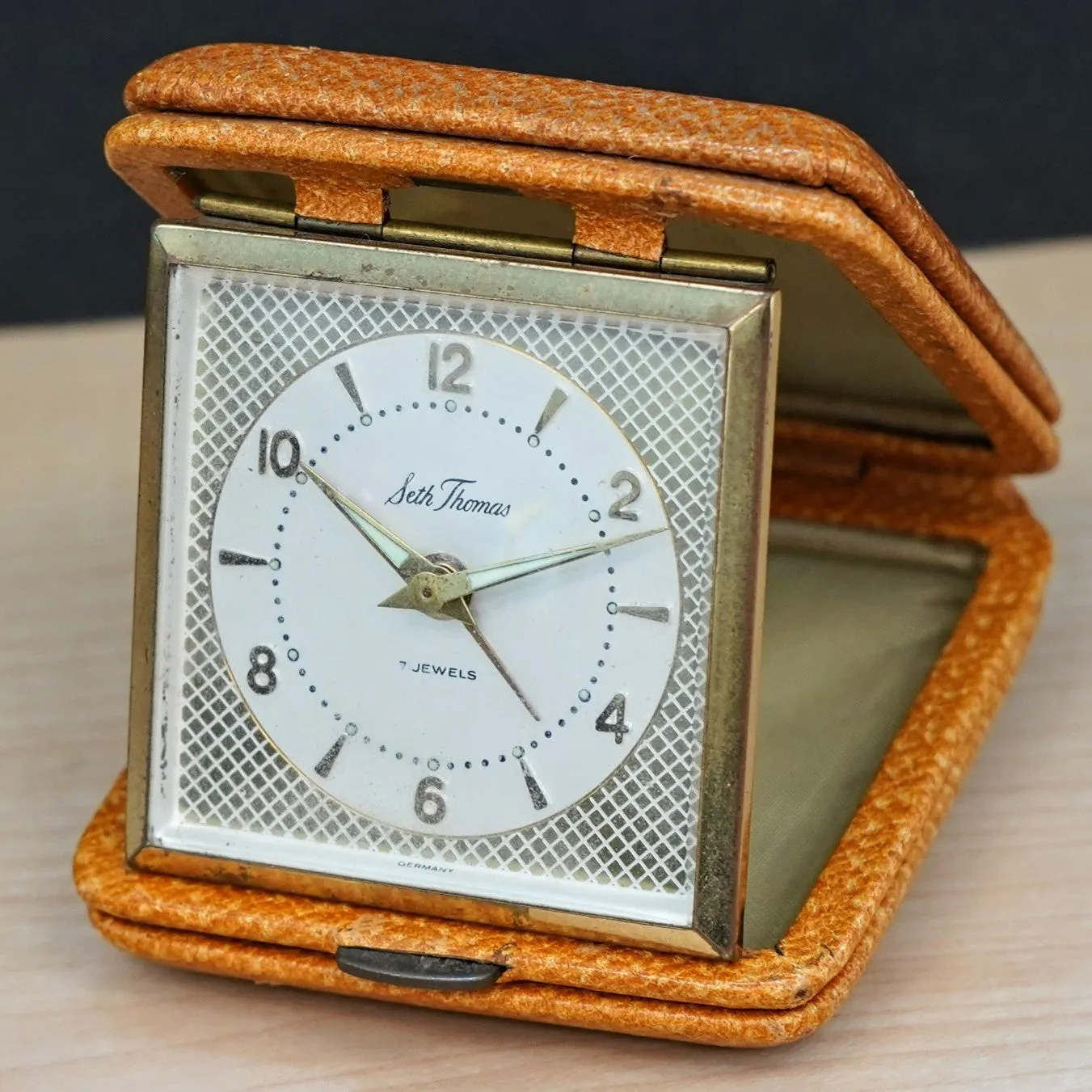 Vintage SETH THOMAS Wind-Up Travel Alarm Clock 7 Jewels Original Genuine Leather Case