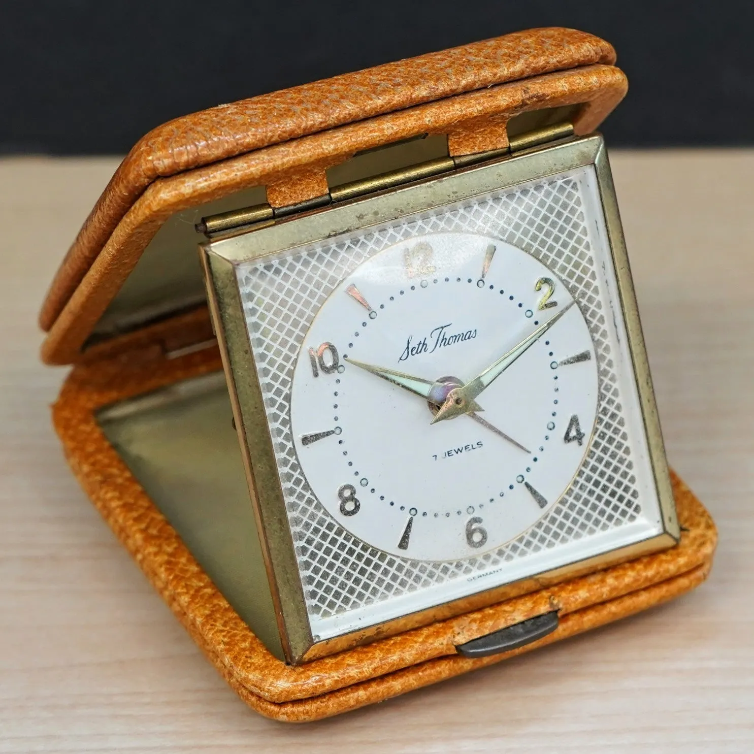 Vintage SETH THOMAS Wind-Up Travel Alarm Clock 7 Jewels Original Genuine Leather Case