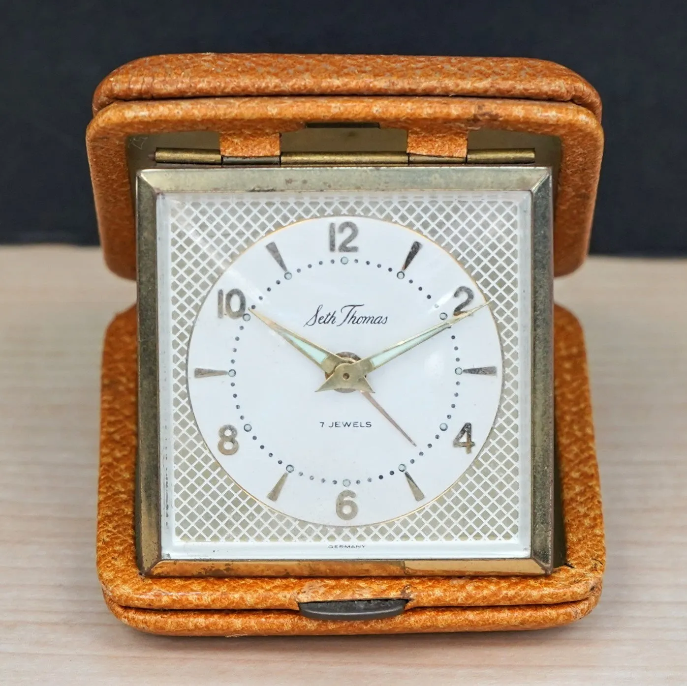 Vintage SETH THOMAS Wind-Up Travel Alarm Clock 7 Jewels Original Genuine Leather Case